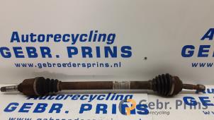 Gebruikte Aandrijfas rechts-voor Peugeot 207/207+ (WA/WC/WM) 1.4 Prijs € 35,00 Margeregeling aangeboden door Autorec. Gebr. Prins b.v.
