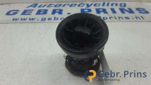 Gebruikte Luchtrooster Dashboard Mercedes Sprinter 3,5t (907.6/910.6) 314 CDI 2.1 D FWD Prijs € 18,15 Inclusief btw aangeboden door Autorec. Gebr. Prins b.v.