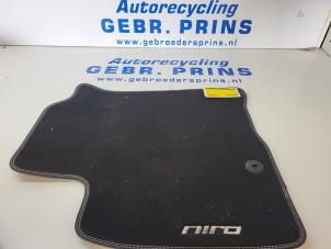 Gebruikte Matten Set Kia Niro I (DE) 1.6 GDI Plug-in Hybrid Prijs € 55,00 Margeregeling aangeboden door Autorec. Gebr. Prins b.v.