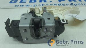 Gebruikte Slotmechaniek Portier 2Deurs links Mercedes Sprinter 3,5t (907.6/910.6) 314 CDI 2.1 D FWD Prijs € 36,30 Inclusief btw aangeboden door Autorec. Gebr. Prins b.v.