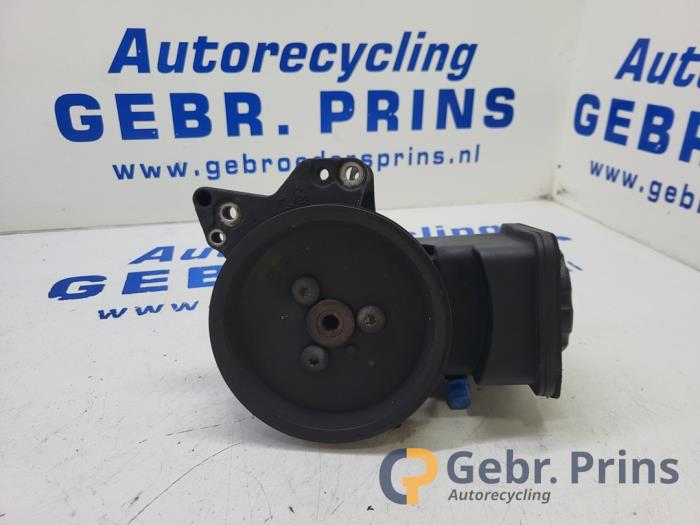 Gebruikte Servopomp BMW 5 serie Touring (E61) 530d 24V Prijs € 60,00 Margeregeling aangeboden door Autorec. Gebr. Prins b.v.