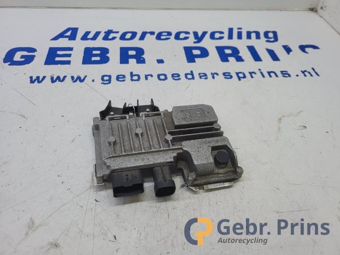 Gebruikte Start/Stop computer Peugeot 2008 (CU) 1.2 12V e-THP PureTech 110 Prijs € 75,00 Margeregeling aangeboden door Autorec. Gebr. Prins b.v.