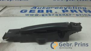 Gebruikte Deurgreep 4Deurs links-voor Nissan Micra (K13) 1.2 12V Prijs € 25,00 Margeregeling aangeboden door Autorec. Gebr. Prins b.v.