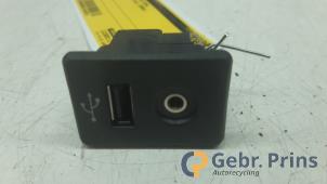 Gebruikte AUX/USB aansluiting BMW 3 serie Touring (E91) 325i 24V Prijs € 20,00 Margeregeling aangeboden door Autorec. Gebr. Prins b.v.