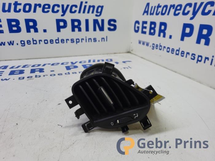 Gebruikte Luchtrooster Dashboard Fiat Doblo Cargo (263) 1.6 D Multijet Prijs € 15,00 Margeregeling aangeboden door Autorec. Gebr. Prins b.v.