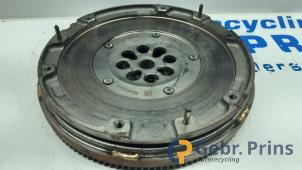Gebruikte Dubbele massa vliegwiel Opel Corsa E 1.0 SIDI Turbo 12V Prijs € 100,00 Margeregeling aangeboden door Autorec. Gebr. Prins b.v.
