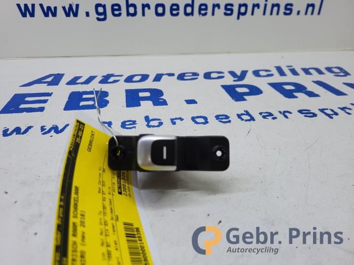 Gebruikte Ruit schakelaar elektrisch Kia Niro I (DE) 1.6 GDI PHEV Prijs € 15,00 Margeregeling aangeboden door Autorec. Gebr. Prins b.v.