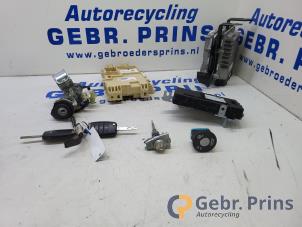 Gebruikte Contactslot + computer Kia Niro I (DE) 1.6 GDI PHEV Prijs € 300,00 Margeregeling aangeboden door Autorec. Gebr. Prins b.v.