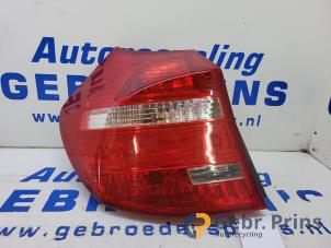 Gebruikte Achterlicht links BMW 1 serie (E81) 120i 16V Prijs € 30,00 Margeregeling aangeboden door Autorec. Gebr. Prins b.v.