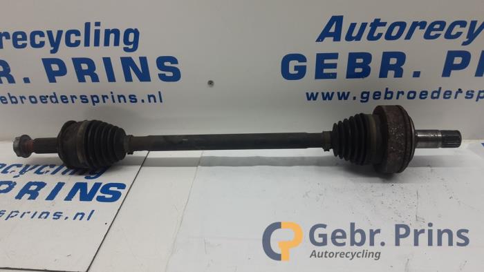 Gebruikte Aandrijfas rechts-achter Mercedes Viano (639) 3.0 CDI V6 24V Prijs € 50,00 Margeregeling aangeboden door Autorec. Gebr. Prins b.v.
