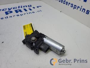 Gebruikte Schuifdak Motor Mercedes A (177.0) 1.3 A-200 Turbo 16V Prijs € 100,00 Margeregeling aangeboden door Autorec. Gebr. Prins b.v.