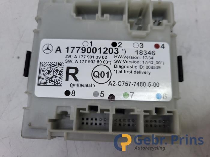 Centrale Deurvergrendelings Module van een Mercedes-Benz A (177.0) 1.3 A-200 Turbo 16V 2018