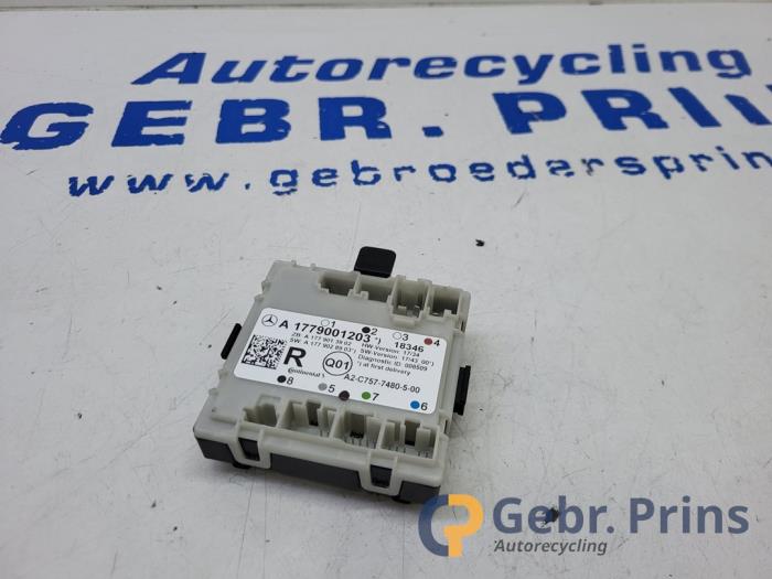 Centrale Deurvergrendelings Module van een Mercedes-Benz A (177.0) 1.3 A-200 Turbo 16V 2018