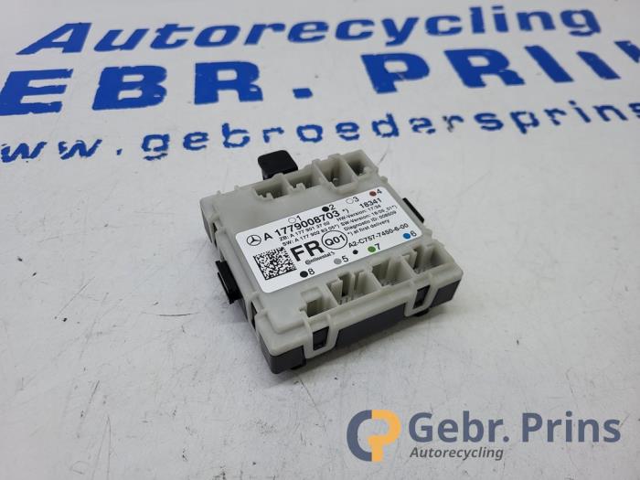 Gebruikte Deur module Mercedes A (177.0) 1.3 A-200 Turbo 16V Prijs € 30,00 Margeregeling aangeboden door Autorec. Gebr. Prins b.v.