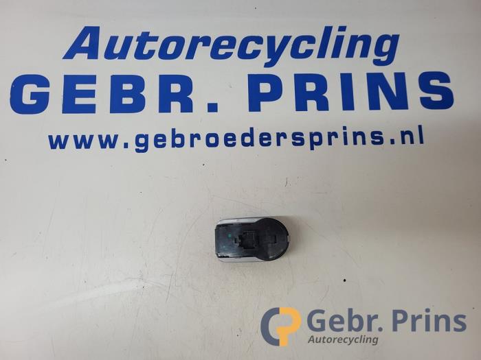 Licht Schakelaar van een Opel Corsa D 1.2 16V 2014