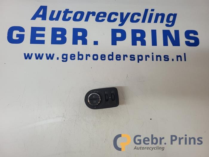 Licht Schakelaar van een Opel Corsa D 1.2 16V 2014