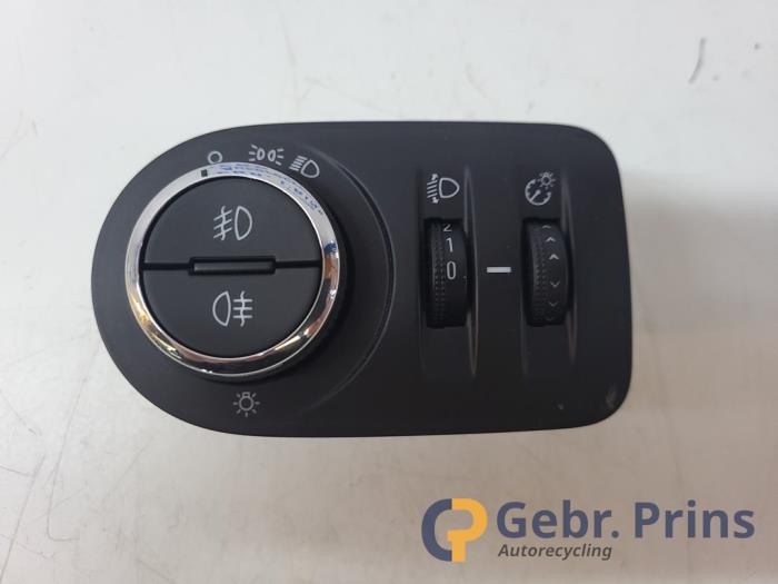 Licht Schakelaar van een Opel Corsa D 1.2 16V 2014
