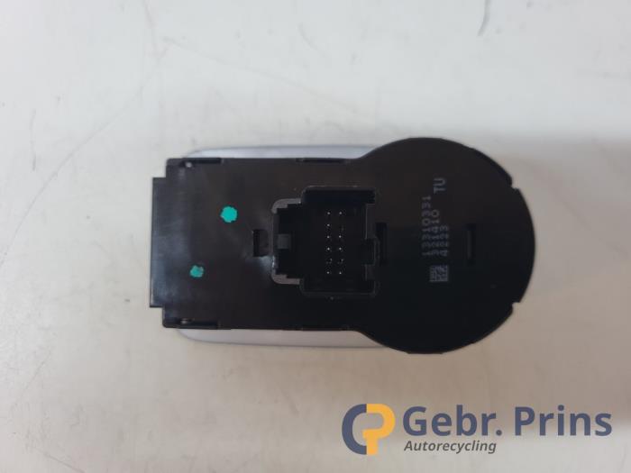 Licht Schakelaar van een Opel Corsa D 1.2 16V 2014