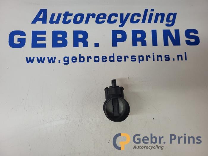Gebruikte Luchtmassameter Opel Corsa D 1.2 16V Prijs € 25,00 Margeregeling aangeboden door Autorec. Gebr. Prins b.v.