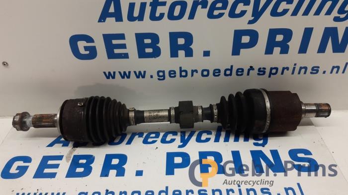 Gebruikte Aandrijfas links-voor Honda Civic (FK/FN) 2.2 i-CTDi 16V Prijs € 40,00 Margeregeling aangeboden door Autorec. Gebr. Prins b.v.