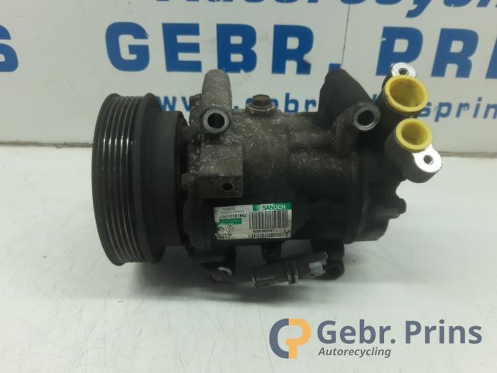 Gebruikte Aircopomp Renault Clio III (BR/CR) 1.4 16V Prijs € 40,00 Margeregeling aangeboden door Autorec. Gebr. Prins b.v.