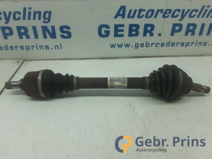 Usados Aandrijfas links-voor Peugeot 308 SW (4E/H) 1.6 16V THP 155 Precio € 35,00 Norma de margen ofrecido por Autorec. Gebr. Prins b.v.