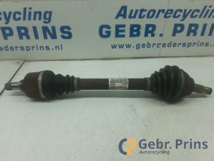 Gebruikte Aandrijfas links-voor Peugeot 308 SW (4E/H) 1.6 16V THP 155 Prijs € 35,00 Margeregeling aangeboden door Autorec. Gebr. Prins b.v.