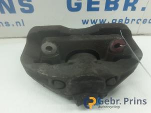 Gebruikte Remklauw (Tang) rechts-voor BMW 5 serie Touring (F11) 525d 24V Prijs € 40,00 Margeregeling aangeboden door Autorec. Gebr. Prins b.v.