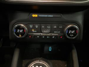 Gebruikte Chaufage Bedieningspaneel Ford Focus 4 Wagon 1.0 Ti-VCT EcoBoost 12V 125 Prijs € 150,00 Margeregeling aangeboden door Autorec. Gebr. Prins b.v.