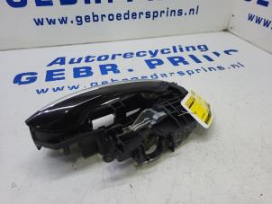 Gebruikte Deurgreep 4Deurs rechts-achter BMW 5 serie Touring (F11) 525d 24V Prijs € 25,00 Margeregeling aangeboden door Autorec. Gebr. Prins b.v.