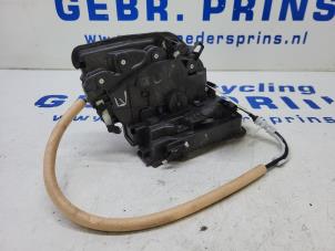 Gebruikte Portierslot Mechaniek 4Deurs links-voor BMW 5 serie (G30) 523d 2.0 TwinPower Turbo 16V Prijs € 35,00 Margeregeling aangeboden door Autorec. Gebr. Prins b.v.