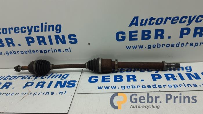 Gebruikte Steekas rechts-voor Renault Twingo II (CN) 1.5 dCi 90 FAP Prijs € 25,00 Margeregeling aangeboden door Autorec. Gebr. Prins b.v.