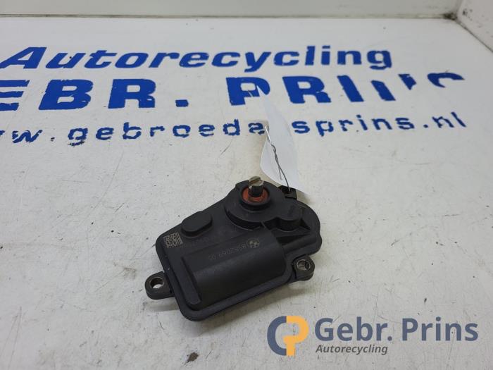 Gebruikte Stelmotor inlaatspruitstuk BMW 5 serie (G30) 523d 2.0 TwinPower Turbo 16V Prijs € 75,00 Margeregeling aangeboden door Autorec. Gebr. Prins b.v.