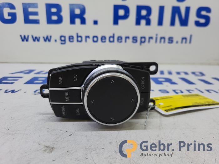 Gebruikte Schakelaar boordcomputer BMW 5 serie (G30) 523d 2.0 TwinPower Turbo 16V Prijs € 150,00 Margeregeling aangeboden door Autorec. Gebr. Prins b.v.
