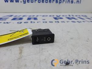 Gebruikte AUX/USB aansluiting BMW 5 serie Touring (F11) 525d 24V Prijs € 15,00 Margeregeling aangeboden door Autorec. Gebr. Prins b.v.
