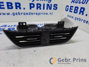 Gebruikte Luchtrooster Dashboard Ford Focus 4 Wagon 1.0 Ti-VCT EcoBoost 12V 125 Prijs € 50,00 Margeregeling aangeboden door Autorec. Gebr. Prins b.v.