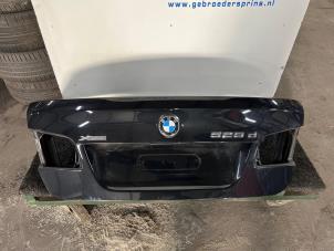 Gebruikte Kofferdeksel BMW 5 serie (F10) 525d xDrive 16V Prijs € 250,00 Margeregeling aangeboden door Autorec. Gebr. Prins b.v.