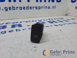 Gebruikte Schakelaar achterklep Ford Focus 4 Wagon 1.0 Ti-VCT EcoBoost 12V 125 Prijs € 20,00 Margeregeling aangeboden door Autorec. Gebr. Prins b.v.