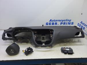 Gebruikte Airbag set + dashboard Opel Karl 1.0 12V Prijs € 600,00 Margeregeling aangeboden door Autorec. Gebr. Prins b.v.