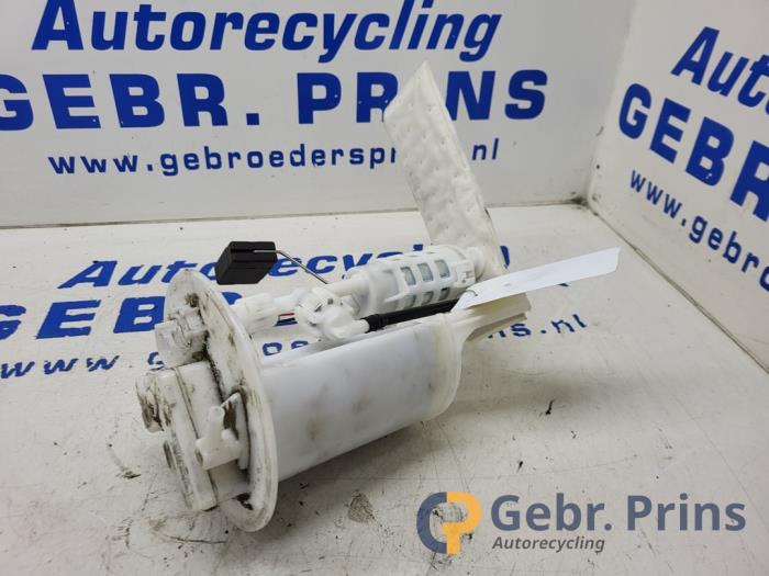 Gebruikte Tank element Pomp Toyota Yaris III (P13) 1.5 16V Dual VVT-iE Prijs € 50,00 Margeregeling aangeboden door Autorec. Gebr. Prins b.v.
