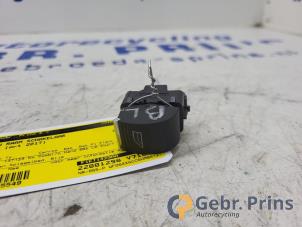 Gebruikte Elektrisch Raam Schakelaar Ford Focus 3 Wagon 1.5 TDCi Prijs € 10,00 Margeregeling aangeboden door Autorec. Gebr. Prins b.v.