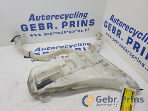 Gebruikte Ruitensproeiertank voor BMW 5 serie Touring (F11) 525d 24V Prijs € 25,00 Margeregeling aangeboden door Autorec. Gebr. Prins b.v.
