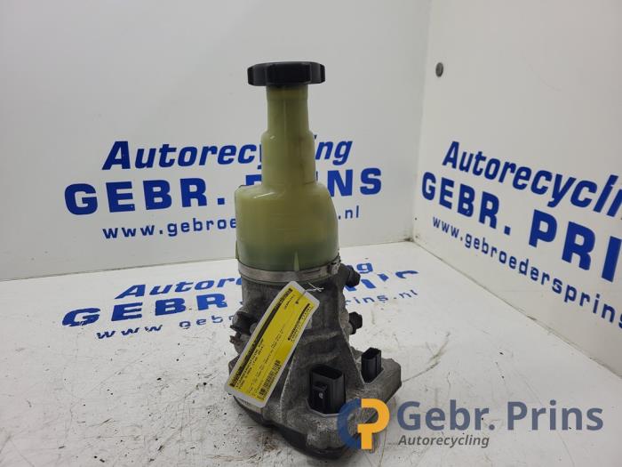 Gebruikte Pomp Servo Ford S-Max (GBW) 1.6 TDCi 16V Prijs € 100,00 Margeregeling aangeboden door Autorec. Gebr. Prins b.v.