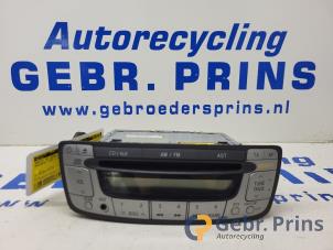Gebruikte Radio CD Speler Peugeot 107 1.0 12V Prijs € 35,00 Margeregeling aangeboden door Autorec. Gebr. Prins b.v.