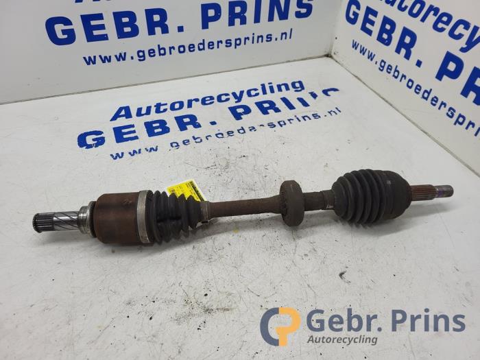 Gebruikte Steekas links-voor Renault Twingo II (CN) 1.5 dCi 90 FAP Prijs € 25,00 Margeregeling aangeboden door Autorec. Gebr. Prins b.v.