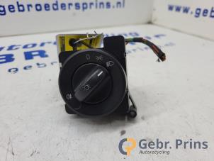 Gebruikte Licht Schakelaar Mercedes Sprinter 3,5t (906.63) 316 CDI 16V Prijs € 24,20 Inclusief btw aangeboden door Autorec. Gebr. Prins b.v.