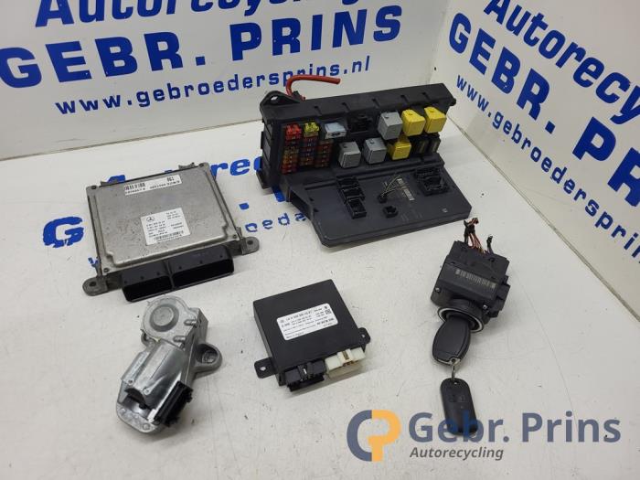 Gebruikte Contactslot + computer Mercedes Sprinter 3,5t (906.63) 316 CDI 16V Prijs € 363,00 Inclusief btw aangeboden door Autorec. Gebr. Prins b.v.