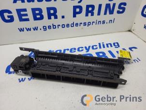 Gebruikte Luchtgeleider Tesla Model Y (5YJY) RWD Prijs € 75,00 Margeregeling aangeboden door Autorec. Gebr. Prins b.v.