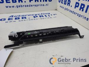 Gebruikte Luchtgeleider Tesla Model Y (5YJY) RWD Prijs € 75,00 Margeregeling aangeboden door Autorec. Gebr. Prins b.v.