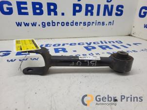 Gebruikte Reactiestang links-achter Tesla Model Y (5YJY) RWD Prijs € 40,00 Margeregeling aangeboden door Autorec. Gebr. Prins b.v.